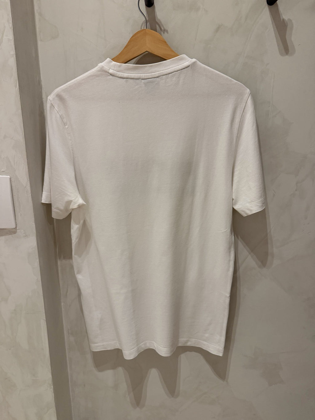 BOSS Branca Logo Dourado