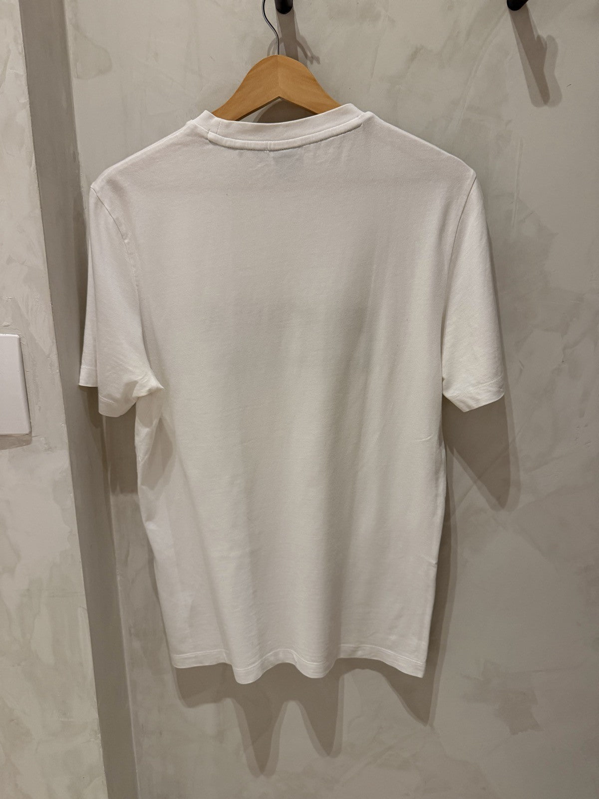 BOSS Branca Logo Dourado