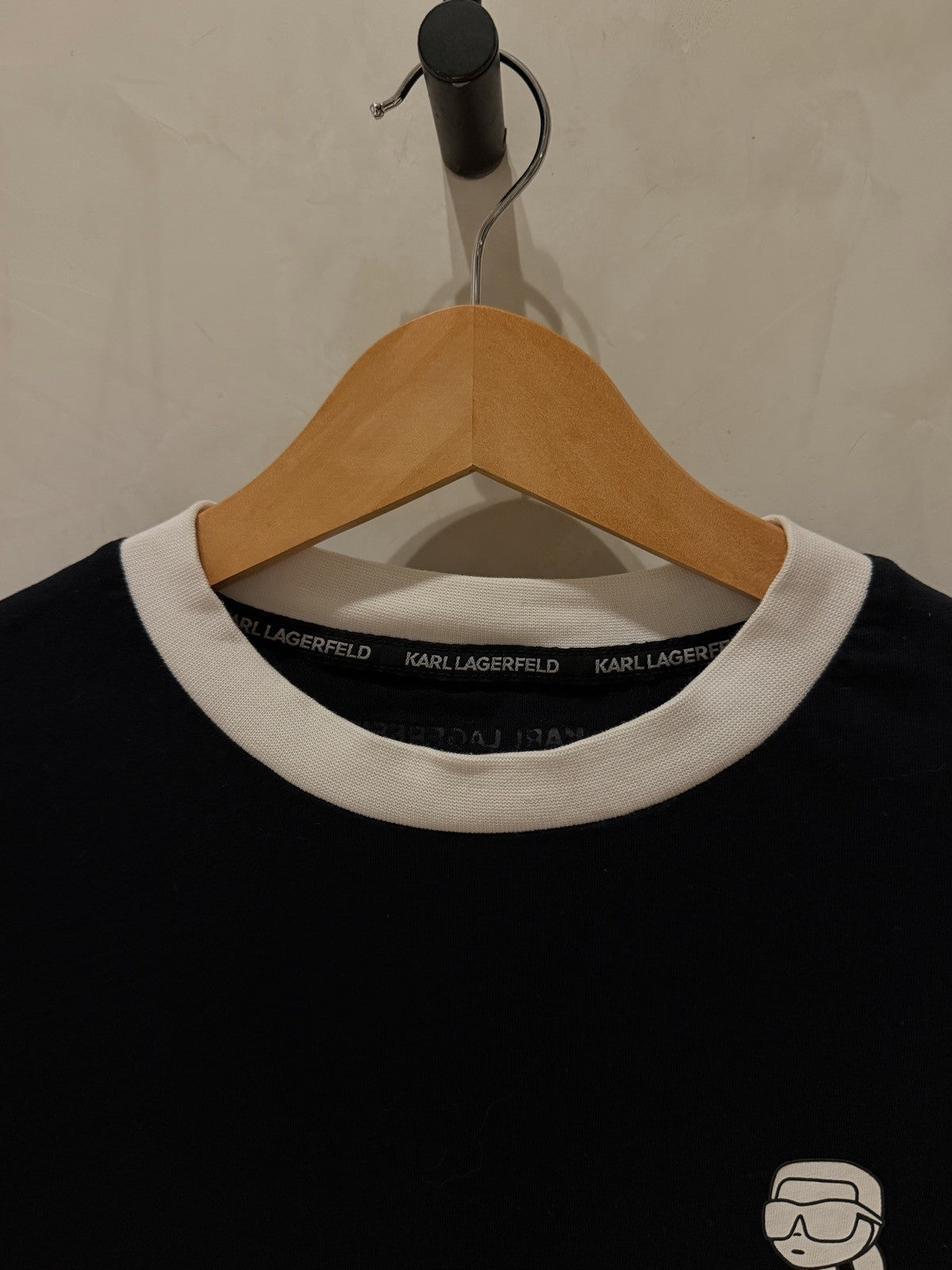 Karl Lagerfeld Preta Gola Branca