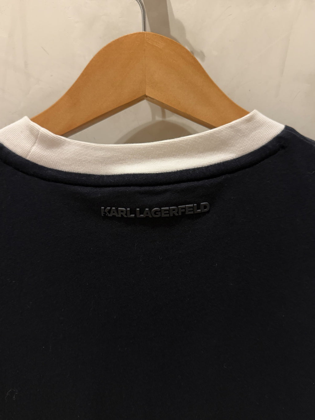 Karl Lagerfeld Preta Gola Branca