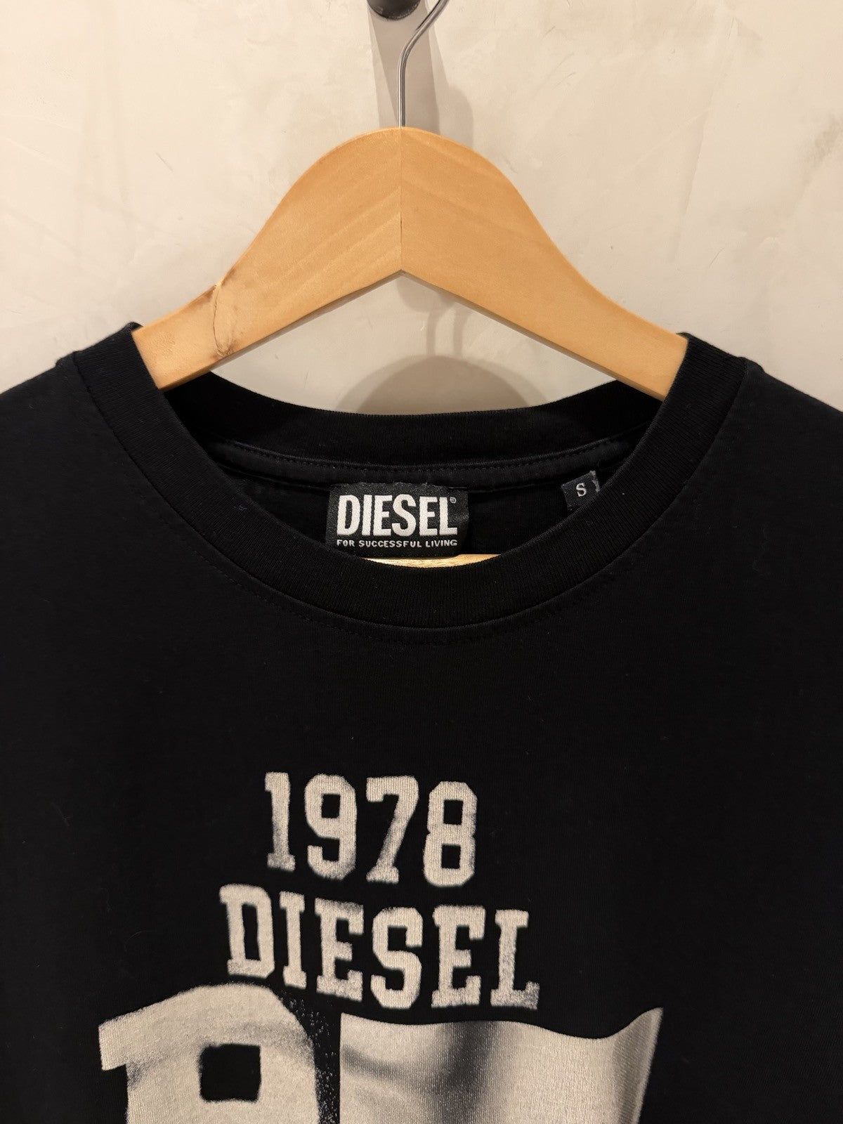 Diesel Preta 1978 Rosto