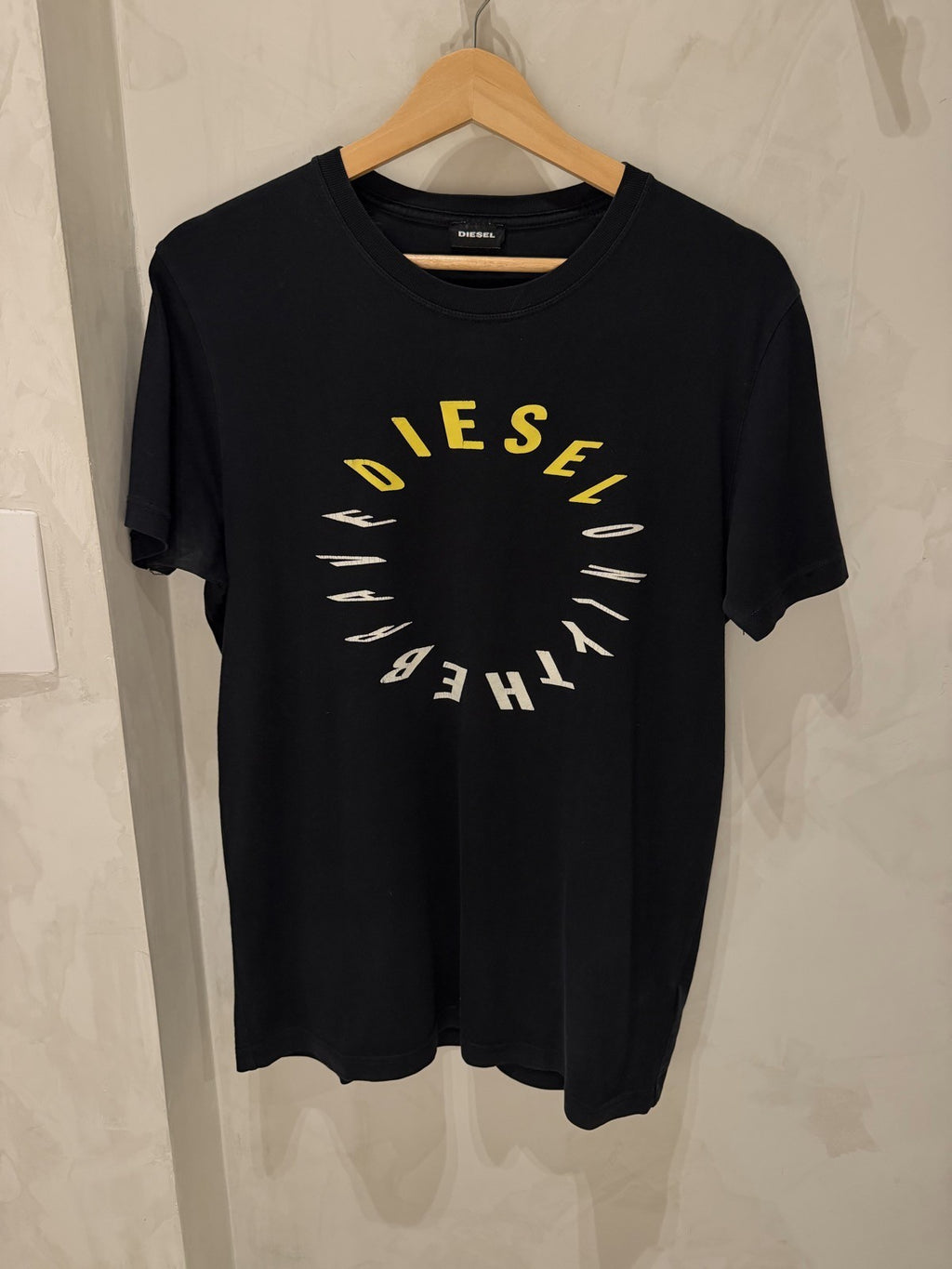 Diesel Preta Anel Dourado