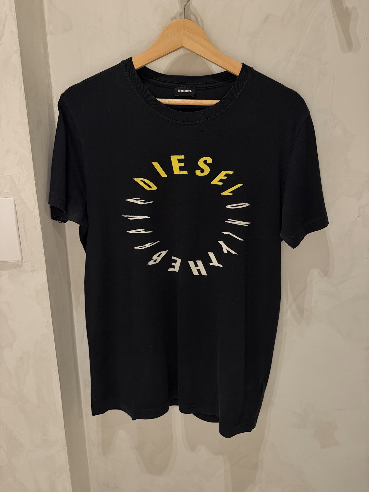 Diesel Preta Anel Dourado