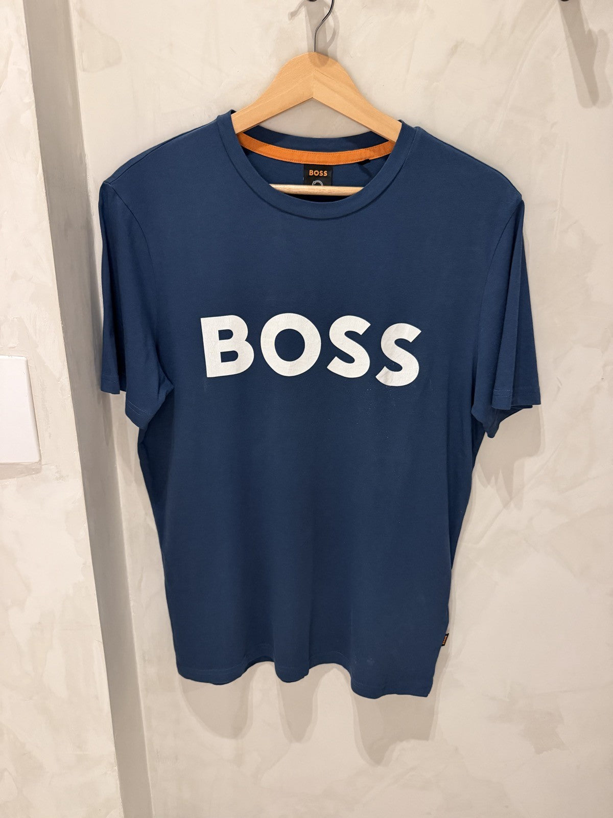 BOSS Azul Letras Brancas