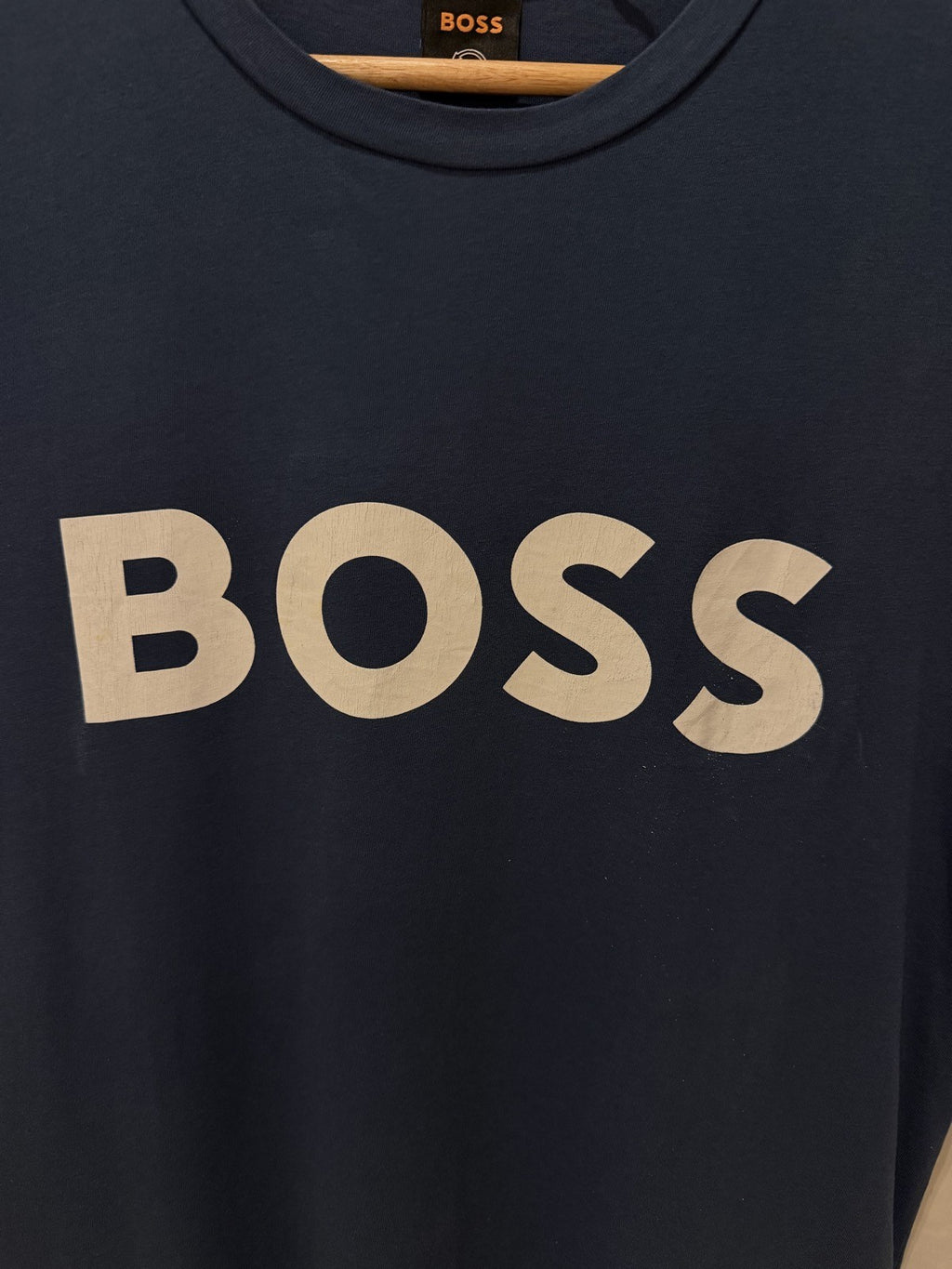 BOSS Azul Letras Brancas