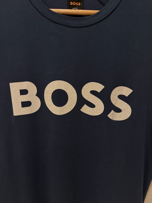 BOSS Azul Letras Brancas