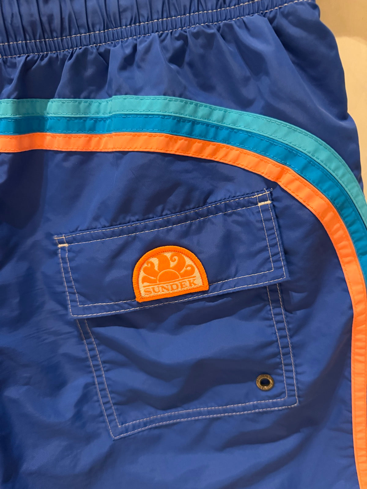 Sundek Azul Royal - detalhe